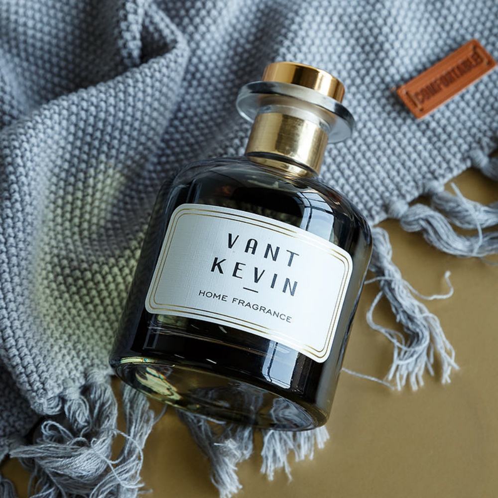 Handmade aroma diffusers, natural perfumes, essential oils, reed diffusers, ready-to-sell gifts. OEM & ODM manufacturing available for business souvenirs.